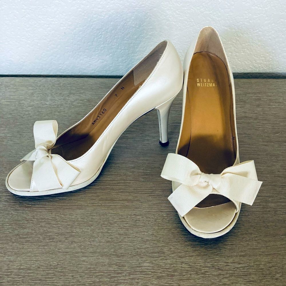 Vintage Stuart Weitzman Ivory White Bow Heels 7